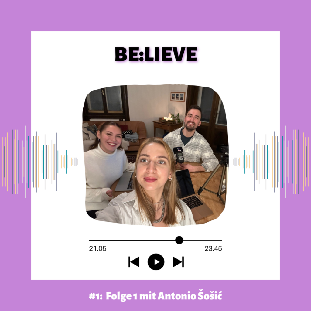 Bild von drei PodcasterInnen